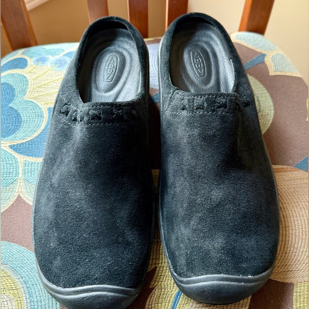 KEEN black suede mules/clogs Size 10M -NEW!